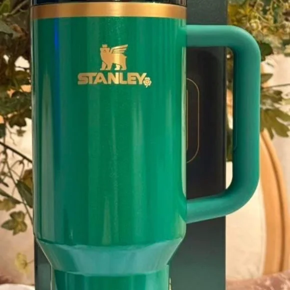 Limited Edition 2025 St Patrick’s Green Stanley 40oz Tumbler - Picture 2 of 12